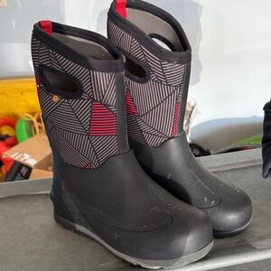 Bogs Kids Black and Red Patterned Rain Boots